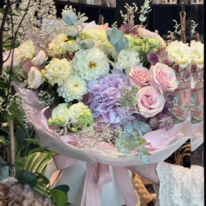 Soft Bloom – Pastelowy Bukiet z Hortensją i Różami